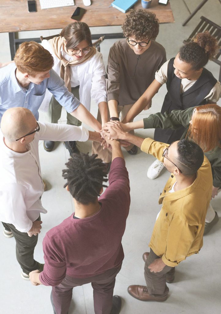 trabaja en Clínicas Voltor